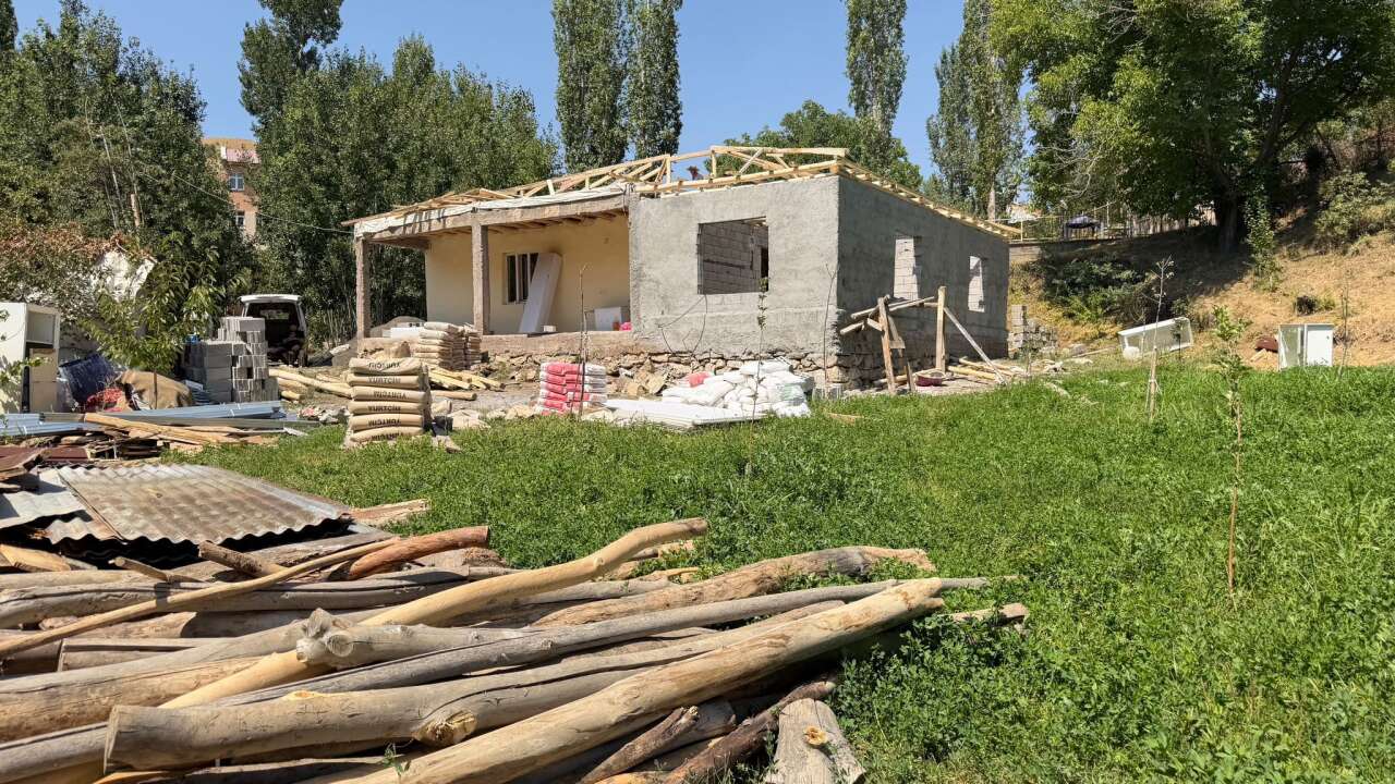 Yer minderinde çalışıp Fen Lisesini kazandılar! İkizlerin hayatı değişiyor 1